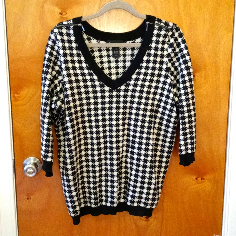 Lane Bryant V-Neck Houndstooth Sweater